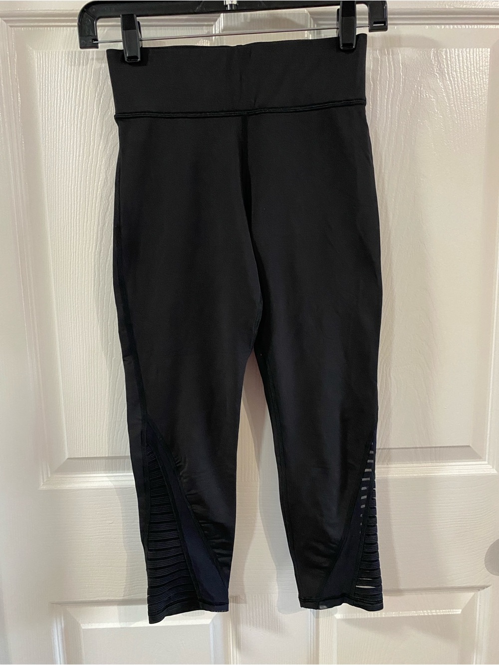 MICHI WMNS XS Black High-Rise Cropped Leggings with Mesh & Striped Calf Inset - Picture 3 of 8